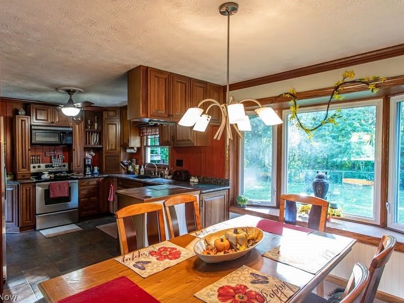 1386 Jewel Bay Road, Cortland, OH 44410 Photo 11