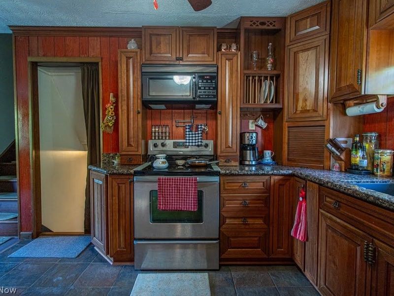 1386 Jewel Bay Road, Cortland, OH 44410 Photo 13