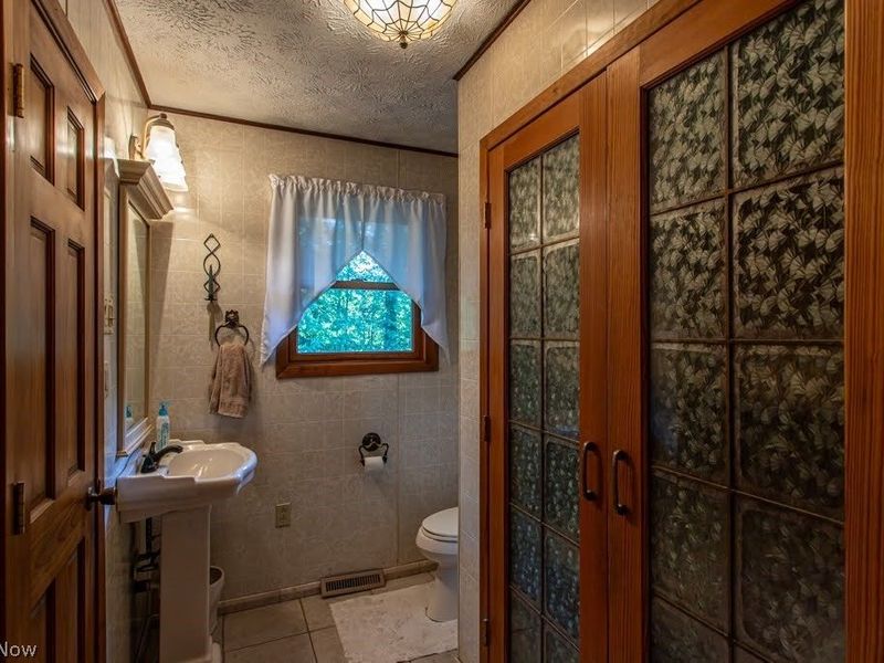 1386 Jewel Bay Road, Cortland, OH 44410 Photo 16