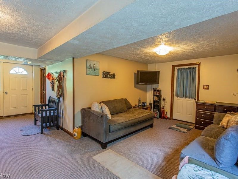 1386 Jewel Bay Road, Cortland, OH 44410 Photo 7