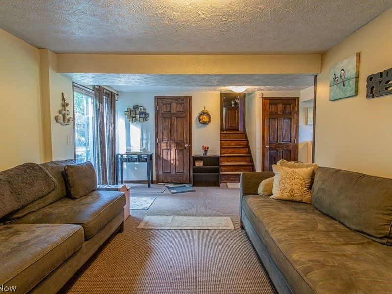 1386 Jewel Bay Road, Cortland, OH 44410 Photo 8