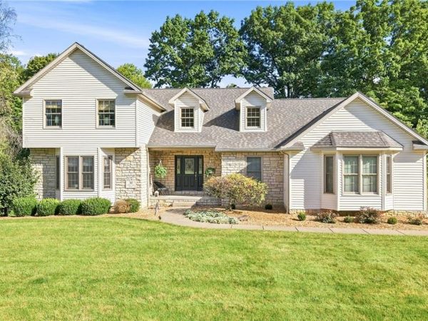 30 White Oak Court , Canfield, OH 44406
