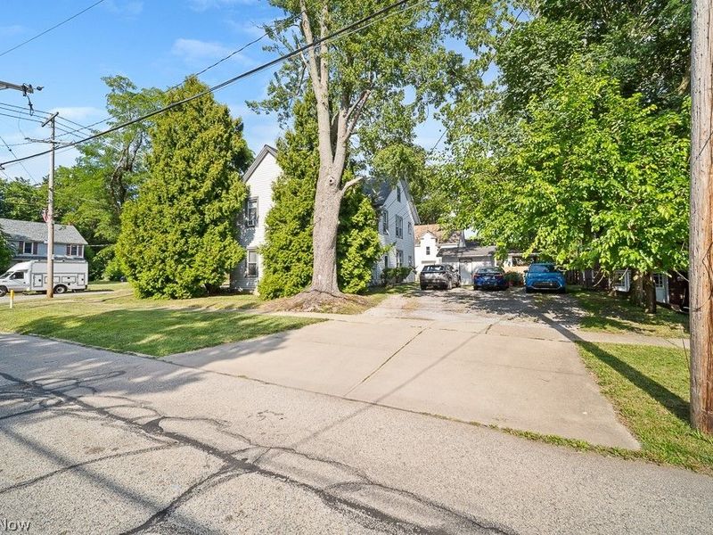 178 E Bridge Street, Berea, OH 44017 Photo 6