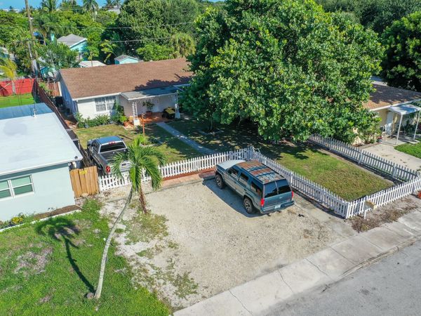 826 S M Street, Lake Worth Beach, FL 33460