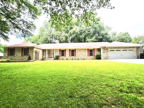 1603 WESTLAKE AVE, Dyersburg, TN 38024