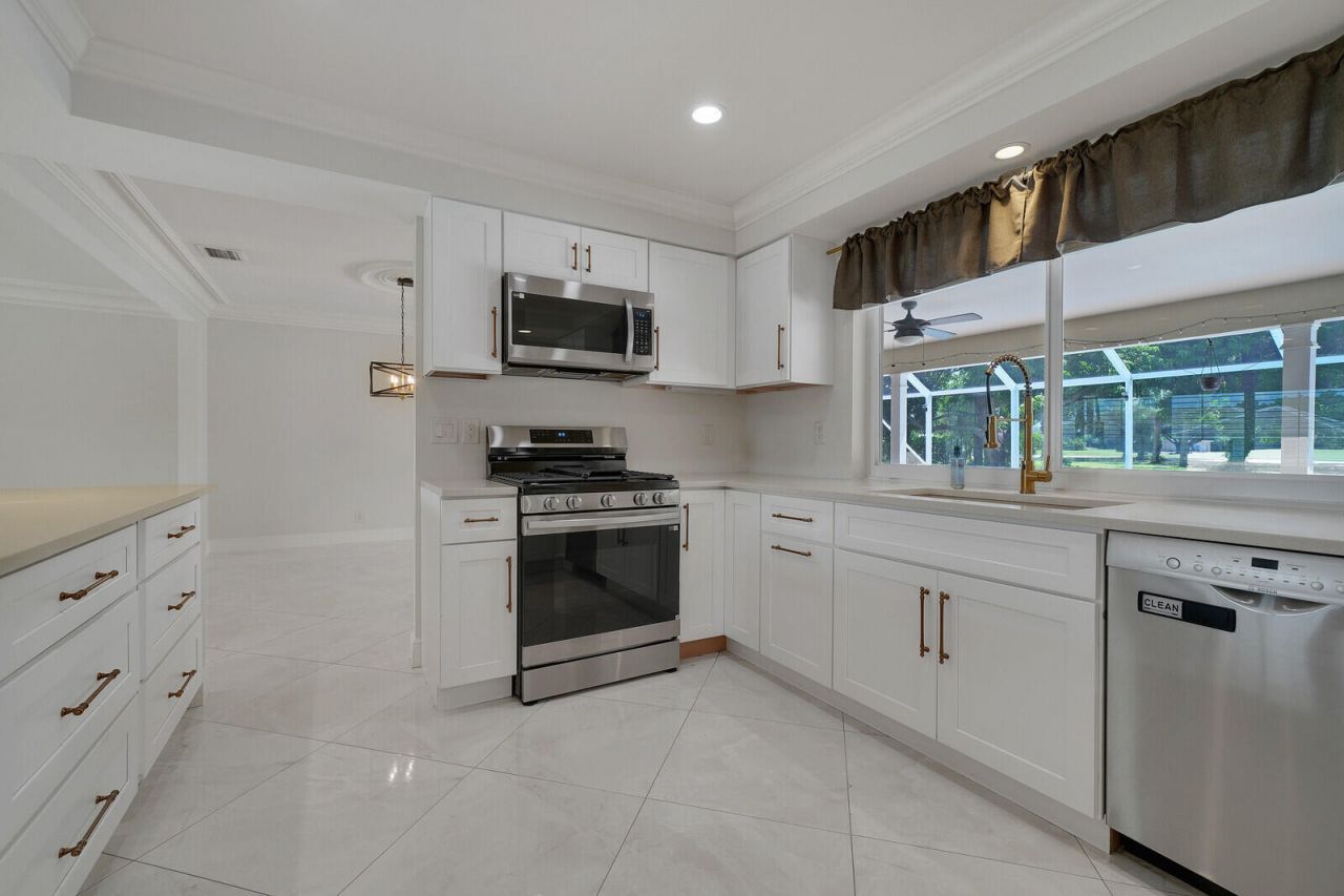 408 S Country Club Drive, Atlantis, FL 33462 Photo