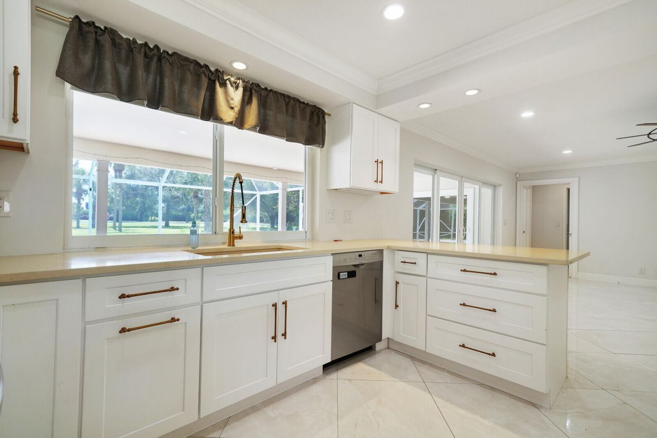 408 S Country Club Drive, Atlantis, FL 33462 Photo