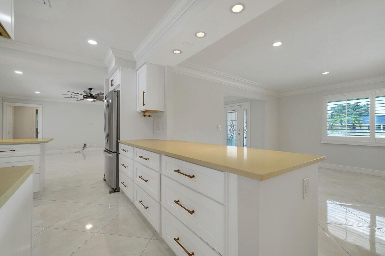 408 S Country Club Drive, Atlantis, FL 33462 Photo