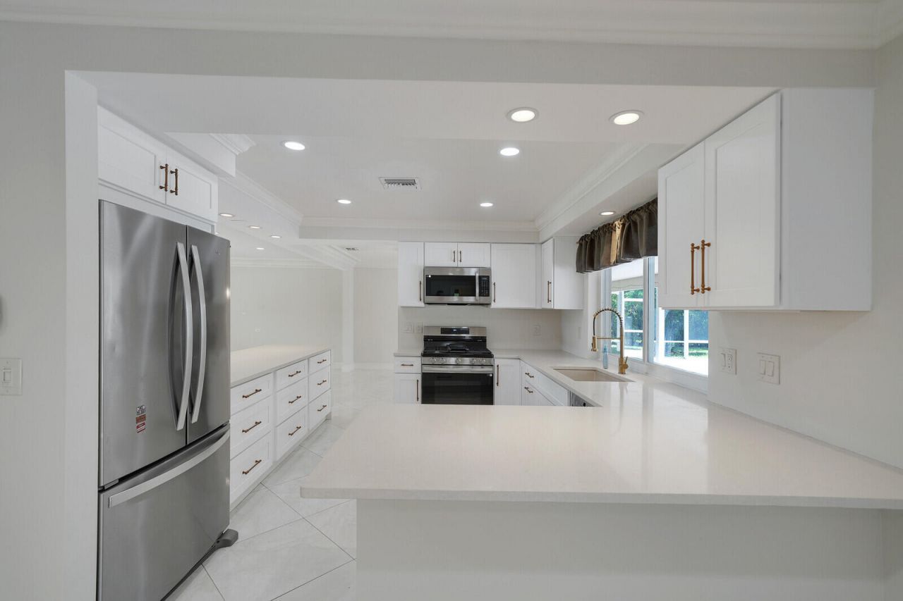 408 S Country Club Drive, Atlantis, FL 33462 Photo
