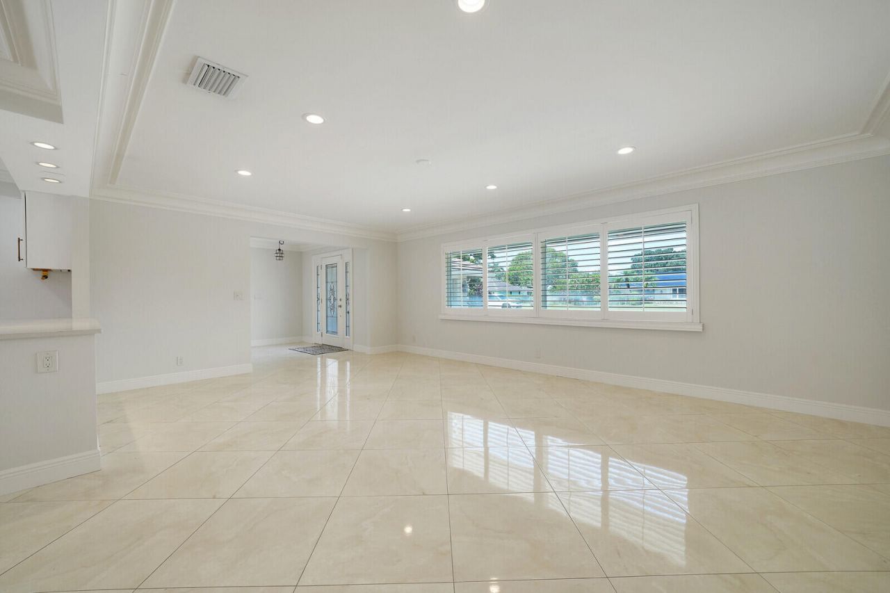 408 S Country Club Drive, Atlantis, FL 33462 Photo