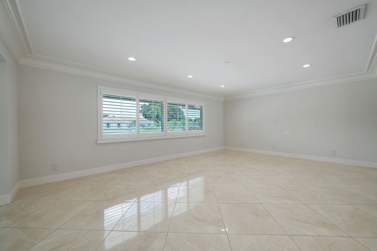 408 S Country Club Drive, Atlantis, FL 33462 Photo
