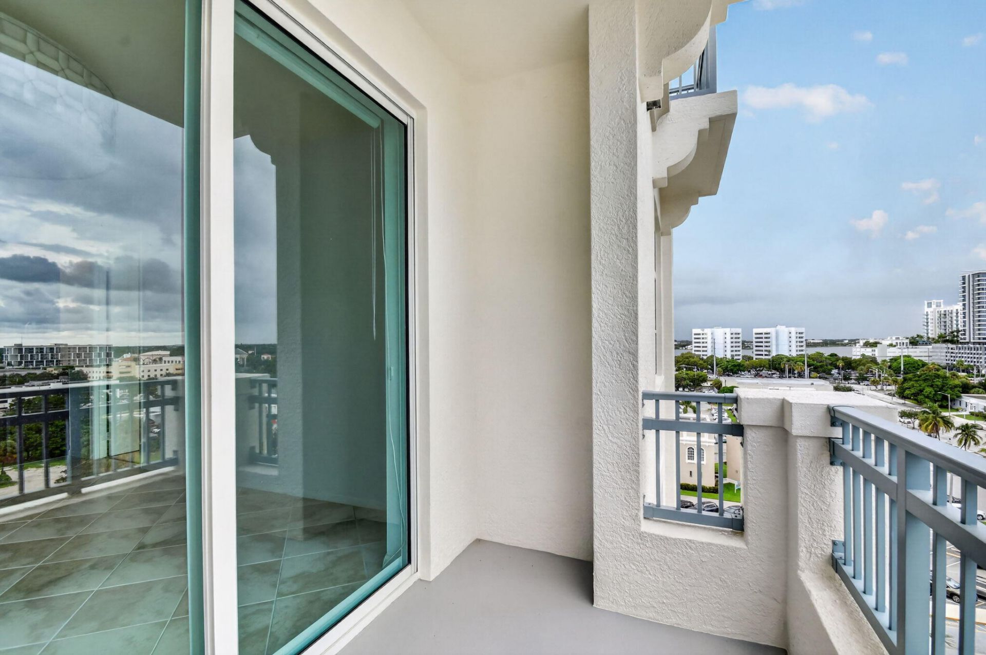 403 S Sapodilla Avenue, Unit 718, West Palm Beach, FL 33401 Photo
