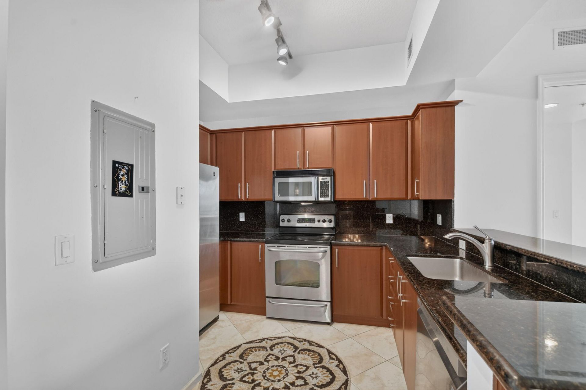 403 S Sapodilla Avenue, Unit 718, West Palm Beach, FL 33401 Photo