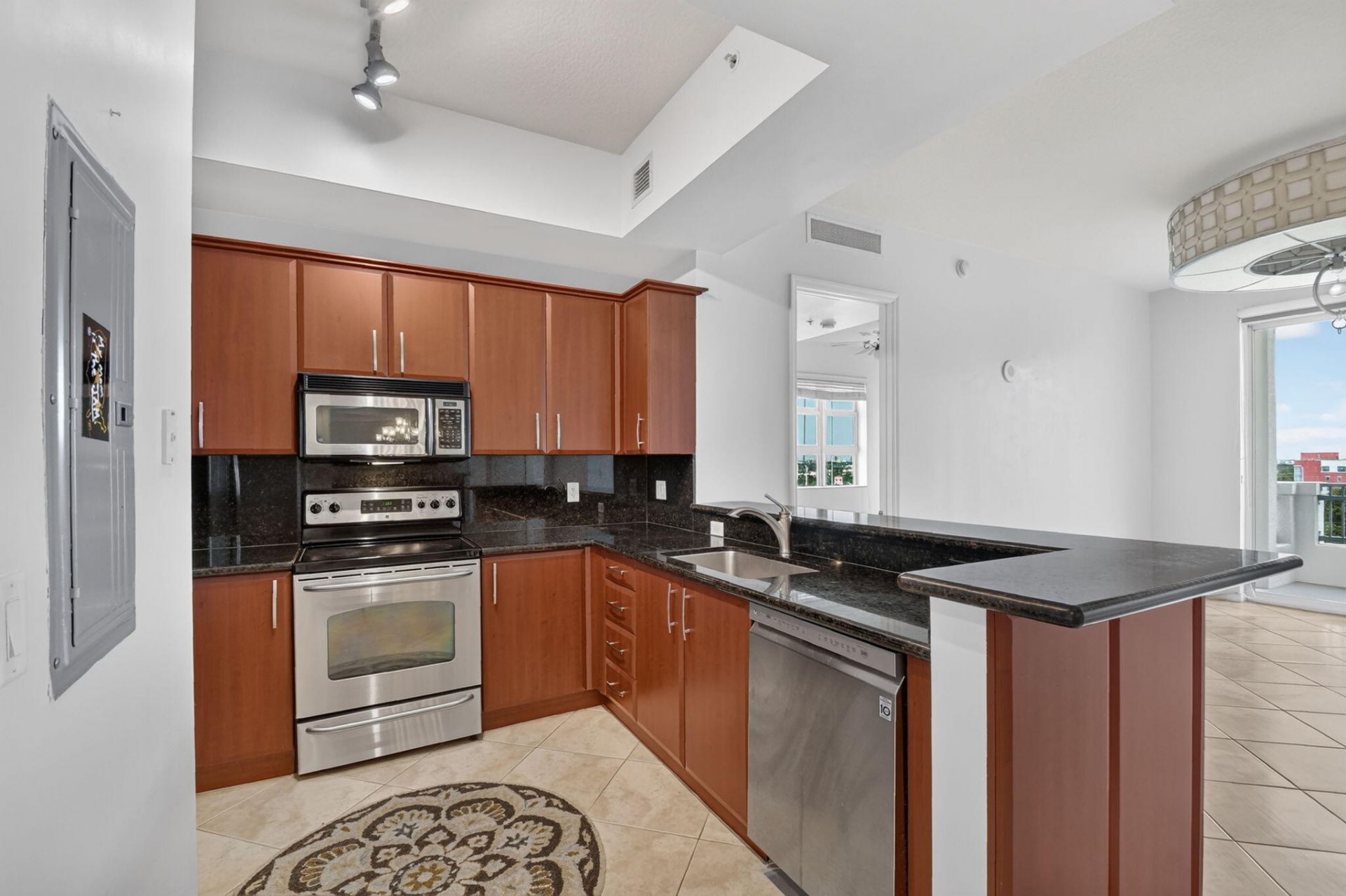 403 S Sapodilla Avenue, Unit 718, West Palm Beach, FL 33401 Photo