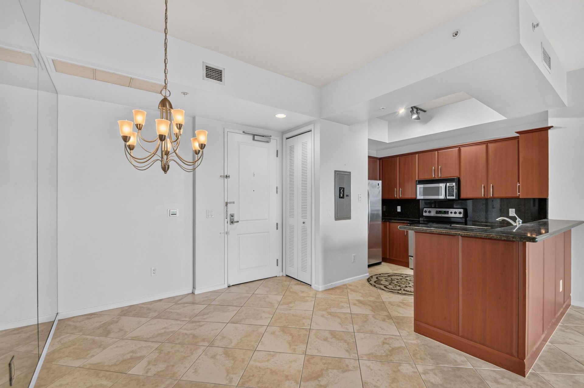 403 S Sapodilla Avenue, Unit 718, West Palm Beach, FL 33401 Photo