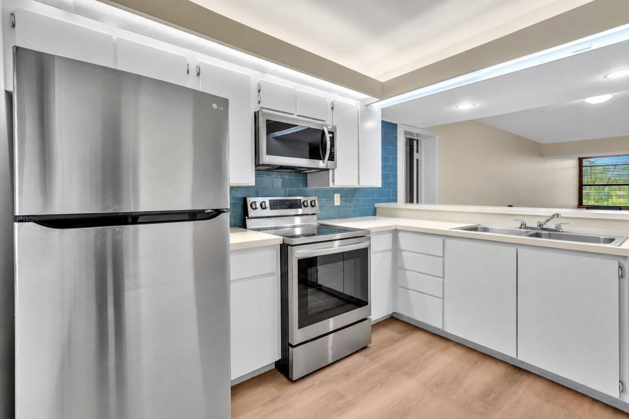 3650 Whitehall Drive, Unit 202, West Palm Beach, FL 33401 Photo