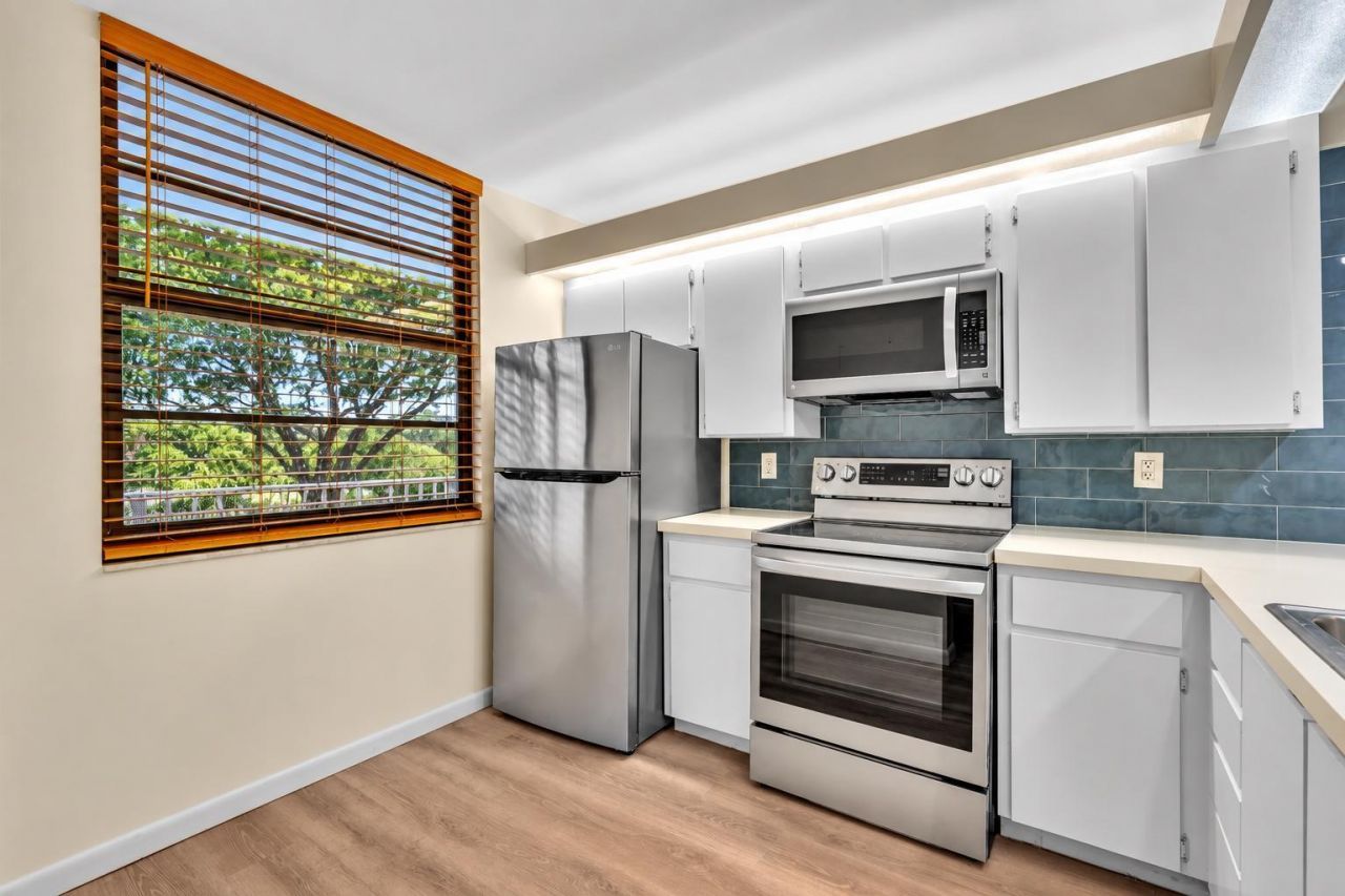 3650 Whitehall Drive, Unit 202, West Palm Beach, FL 33401 Photo