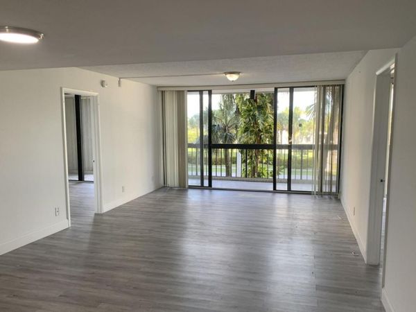 2425 Presidential Way, Unit 202, West Palm Beach, FL 33401