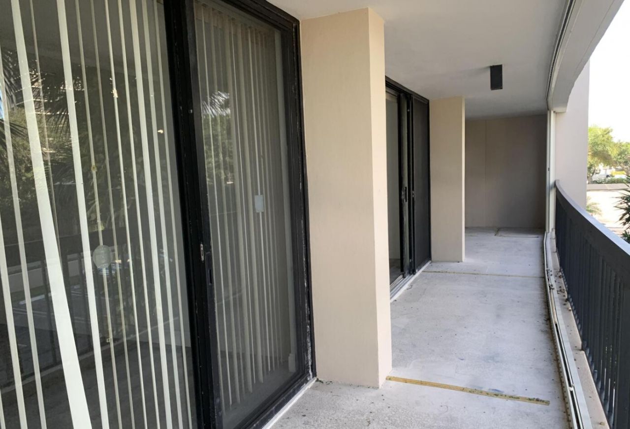 2425 Presidential Way, Unit 202, West Palm Beach, FL 33401 Photo