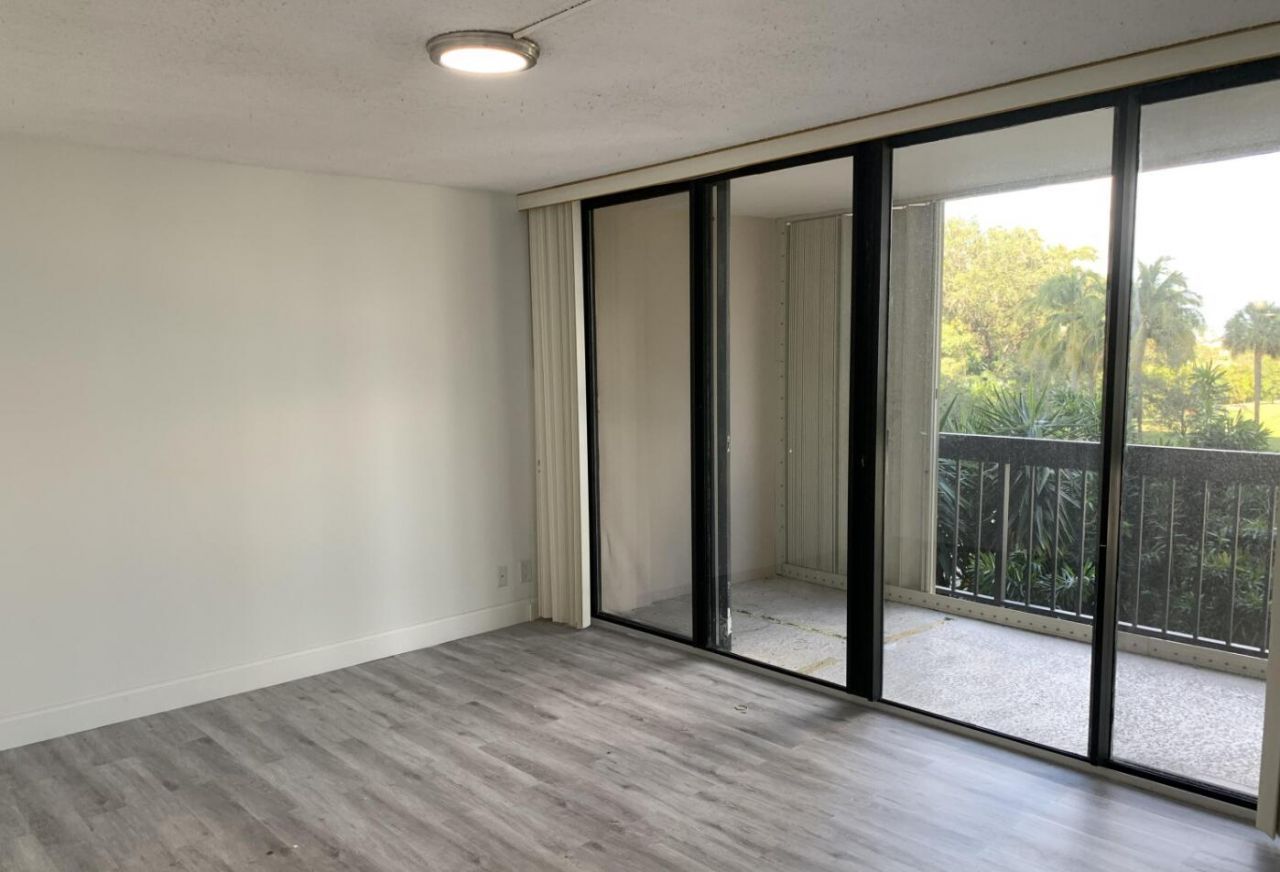 2425 Presidential Way, Unit 202, West Palm Beach, FL 33401 Photo