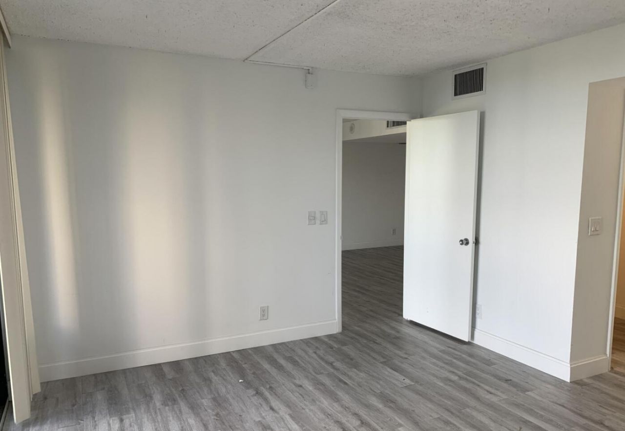 2425 Presidential Way, Unit 202, West Palm Beach, FL 33401 Photo