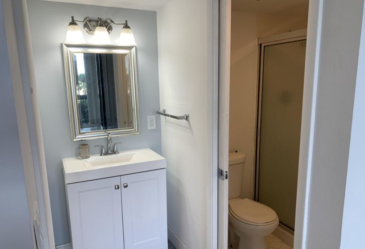 2425 Presidential Way, Unit 202, West Palm Beach, FL 33401 Photo