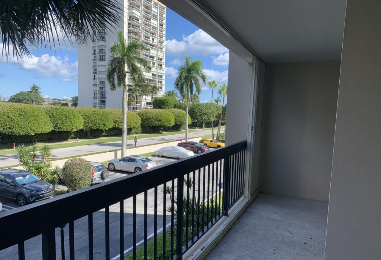 2425 Presidential Way, Unit 202, West Palm Beach, FL 33401 Photo