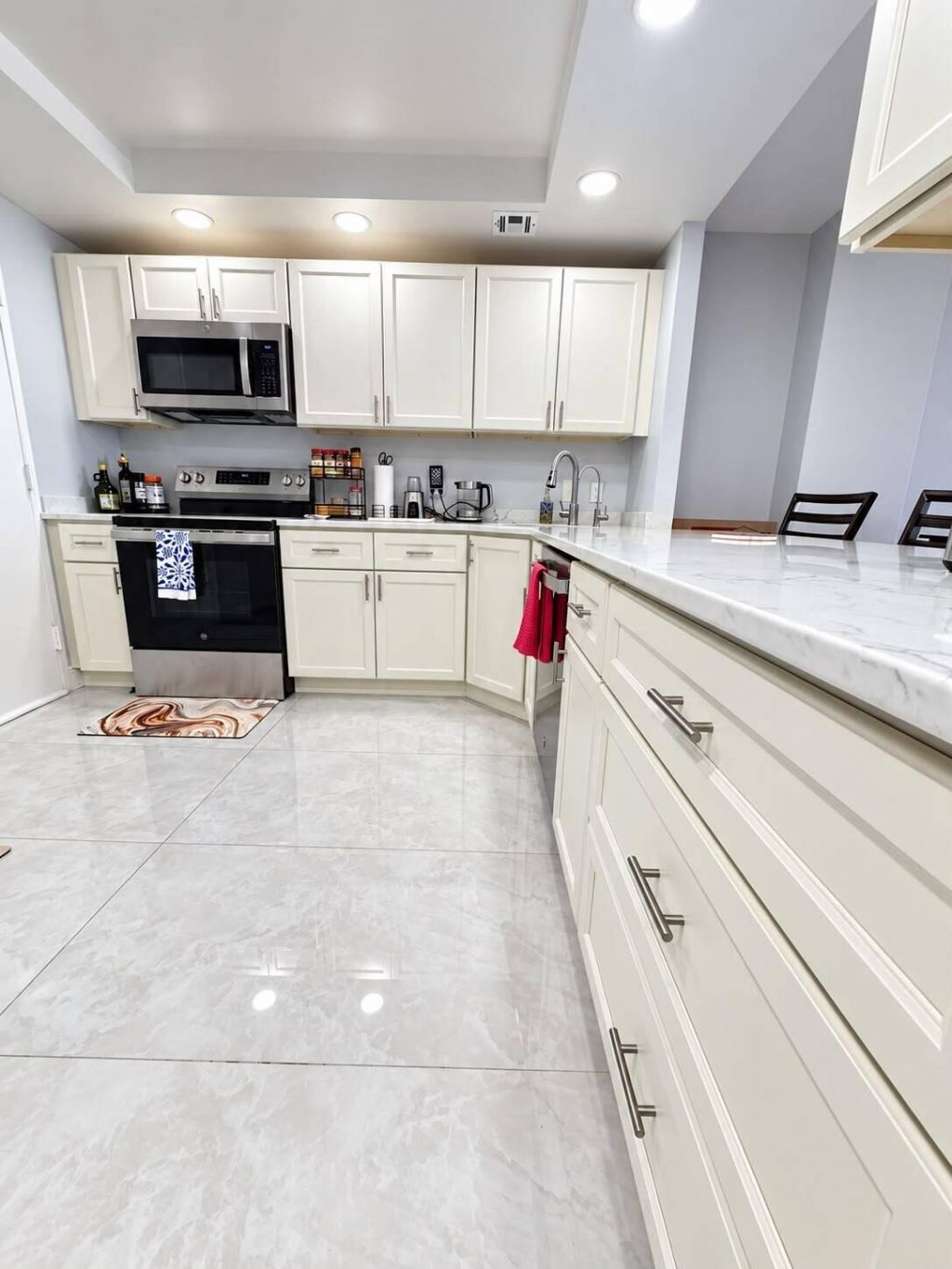427 Golden Isles Drive, Unit 10D, Hallandale Beach, FL 33009 Photo