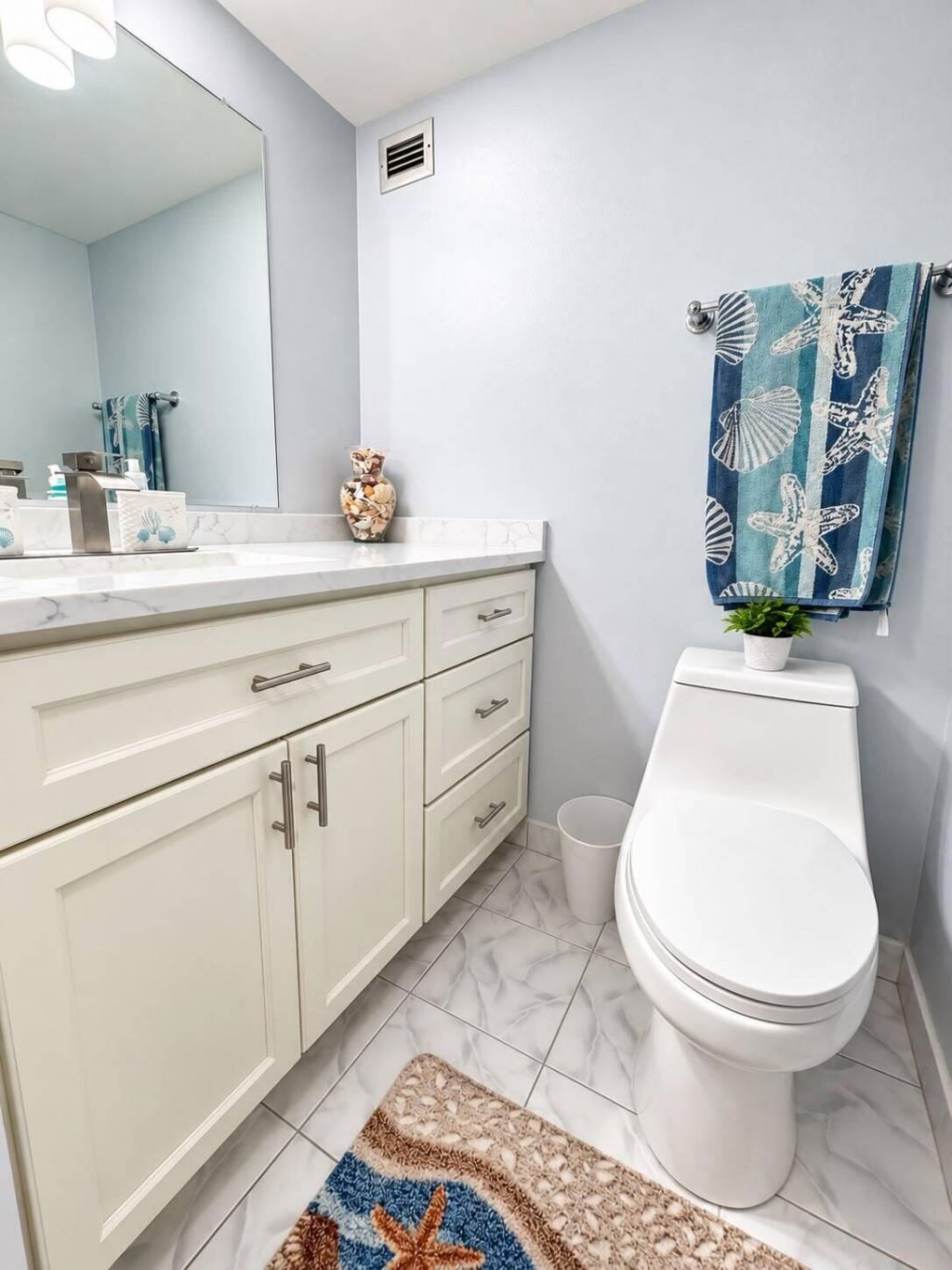 427 Golden Isles Drive, Unit 10D, Hallandale Beach, FL 33009 Photo