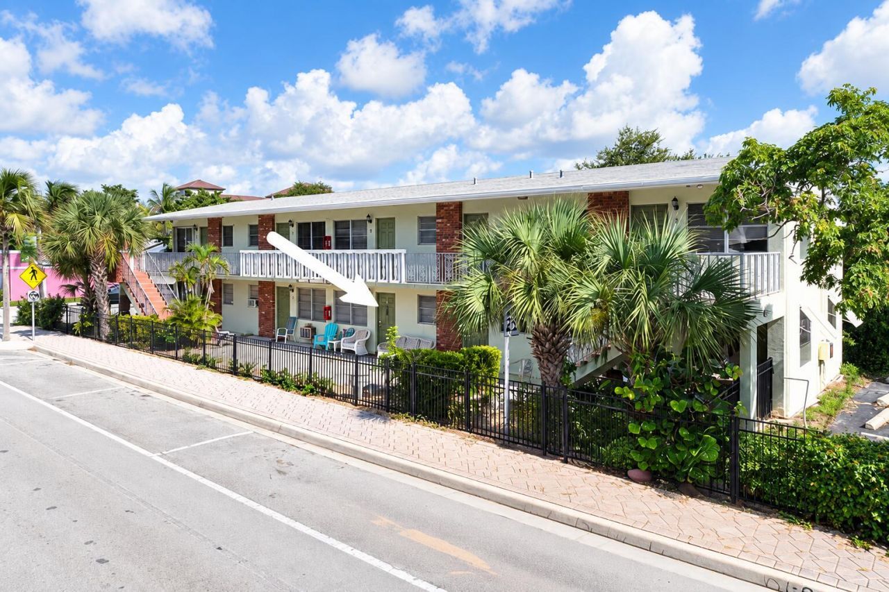 220 Lucerne Avenue, Unit 3, Lake Worth Beach, FL 33460 Photo