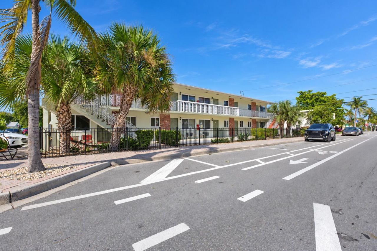 220 Lucerne Avenue, Unit 3, Lake Worth Beach, FL 33460 Photo