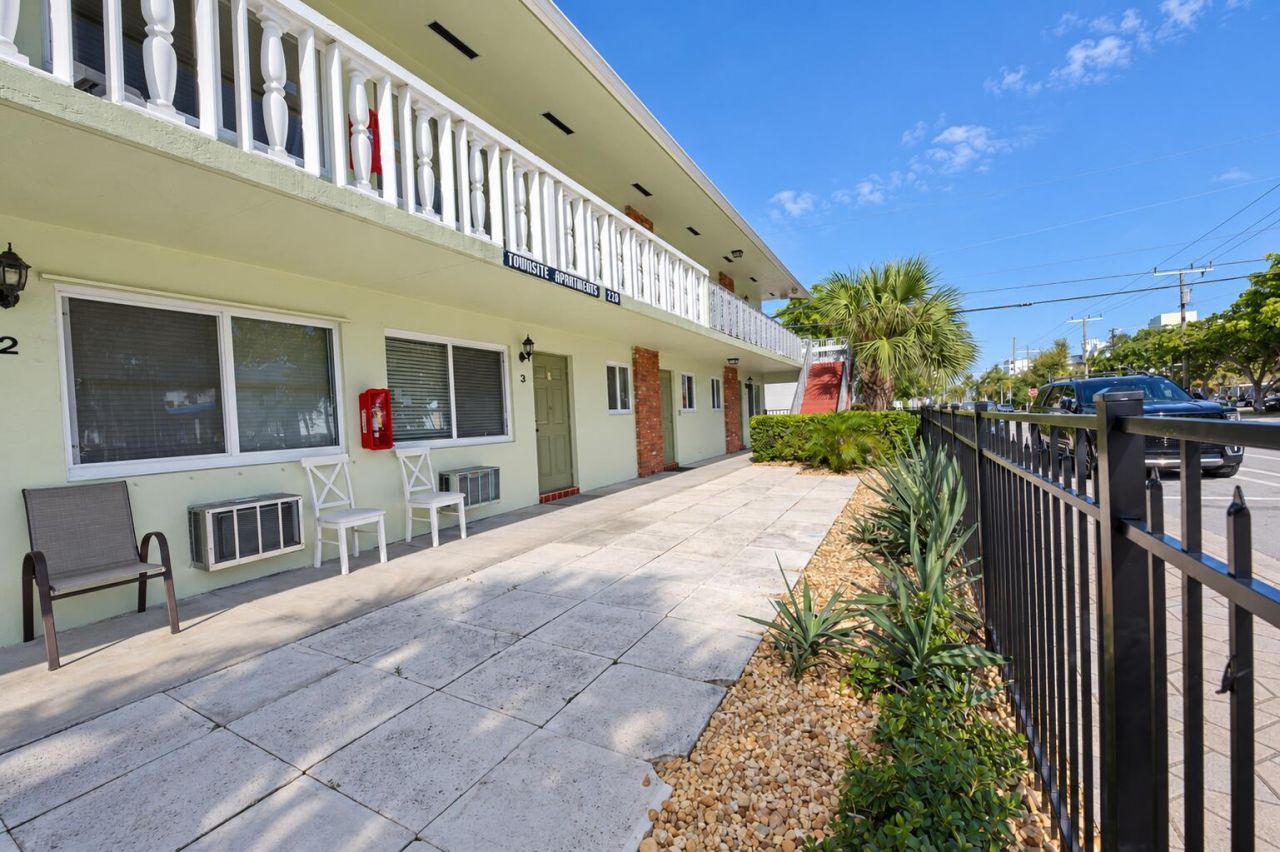 220 Lucerne Avenue, Unit 3, Lake Worth Beach, FL 33460 Photo