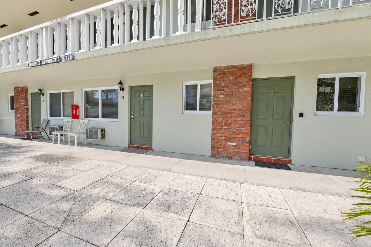 220 Lucerne Avenue, Unit 3, Lake Worth Beach, FL 33460 Photo