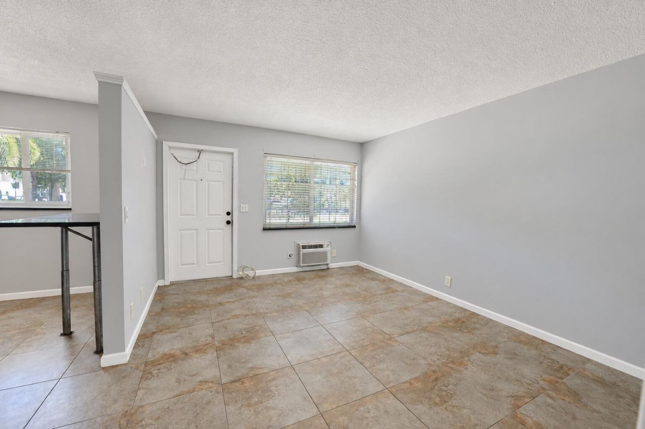 220 Lucerne Avenue, Unit 3, Lake Worth Beach, FL 33460 Photo
