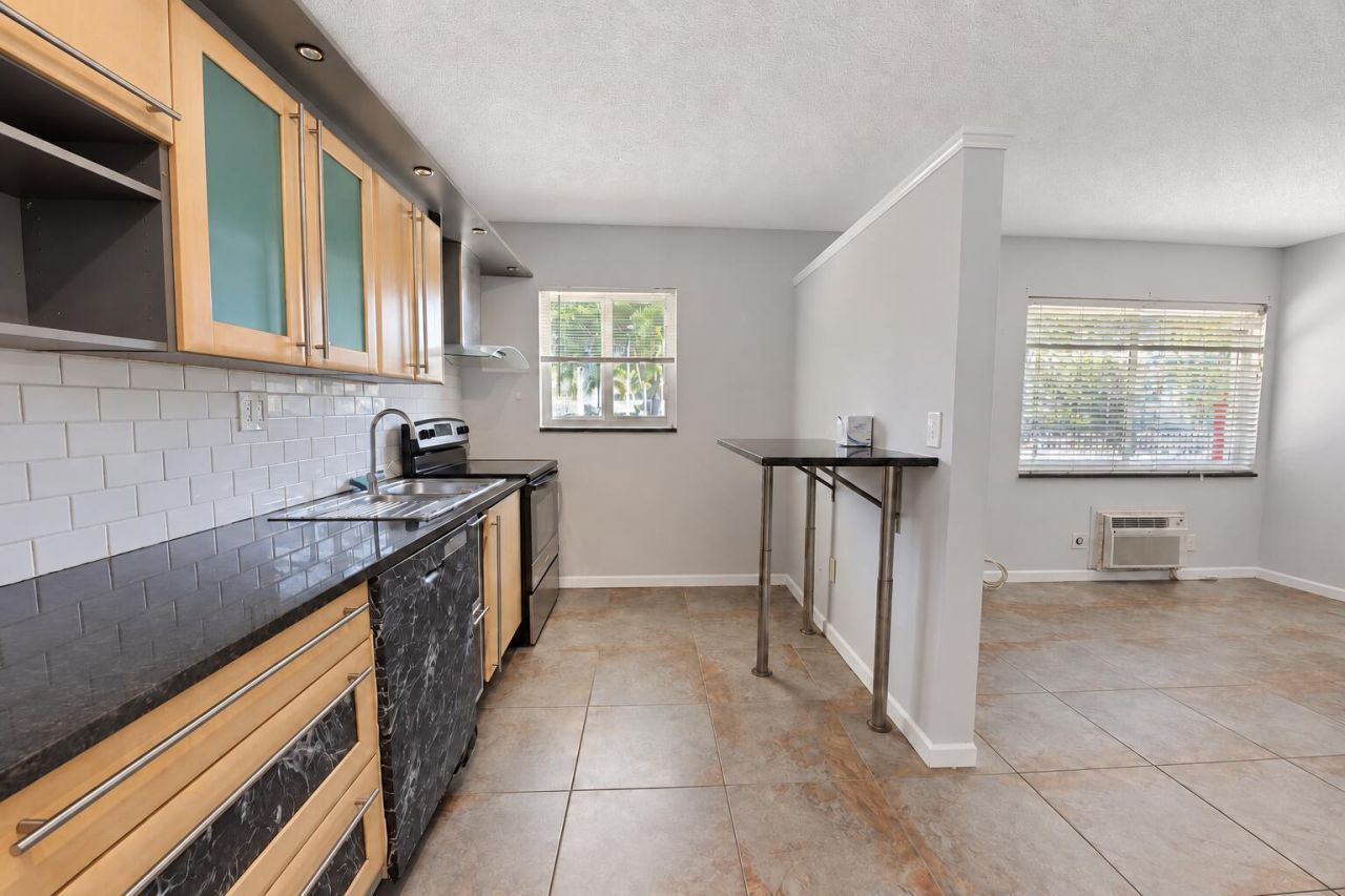 220 Lucerne Avenue, Unit 3, Lake Worth Beach, FL 33460 Photo