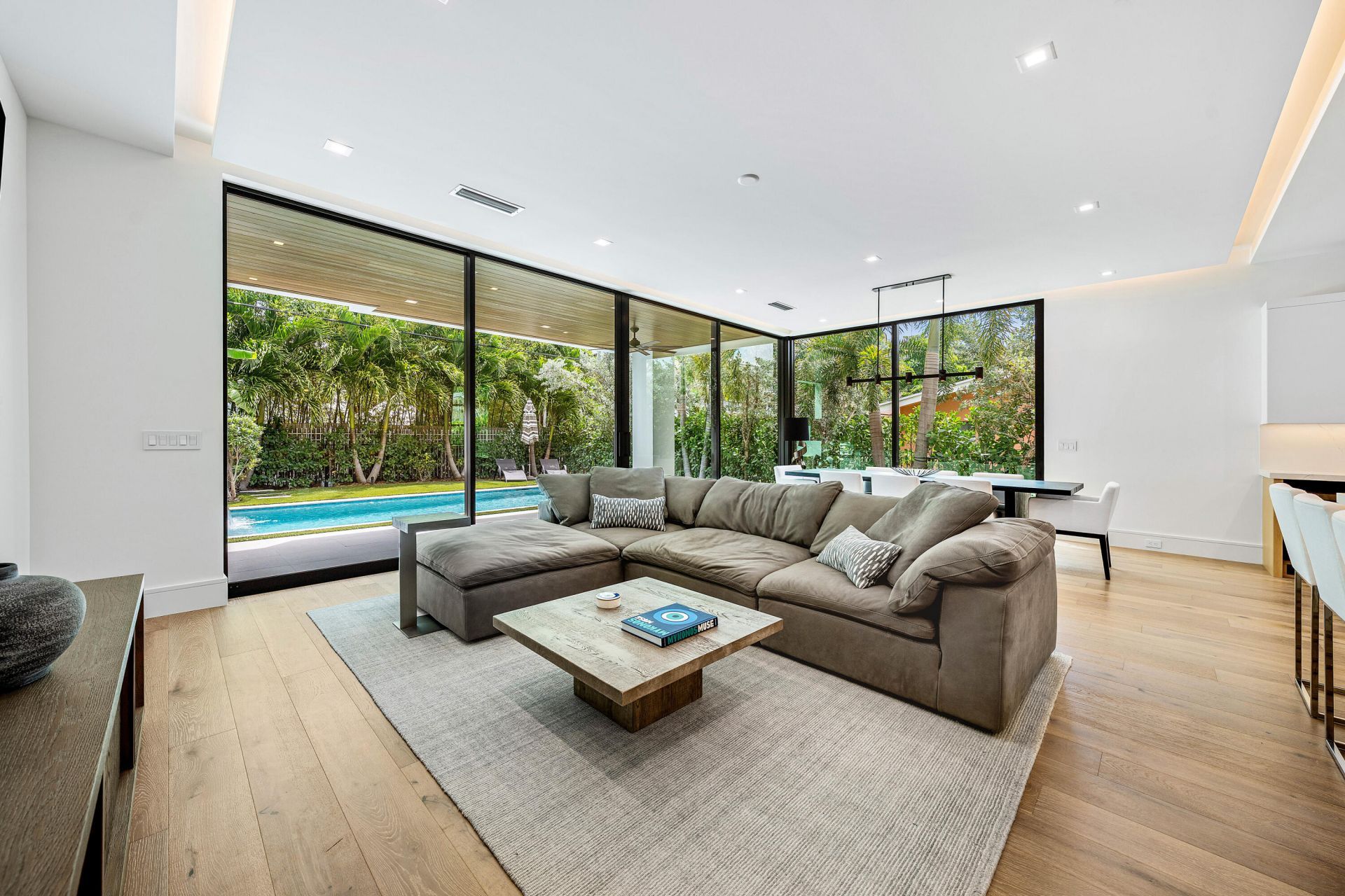 326 NE Wavecrest Way, Boca Raton, FL 33432 Photo