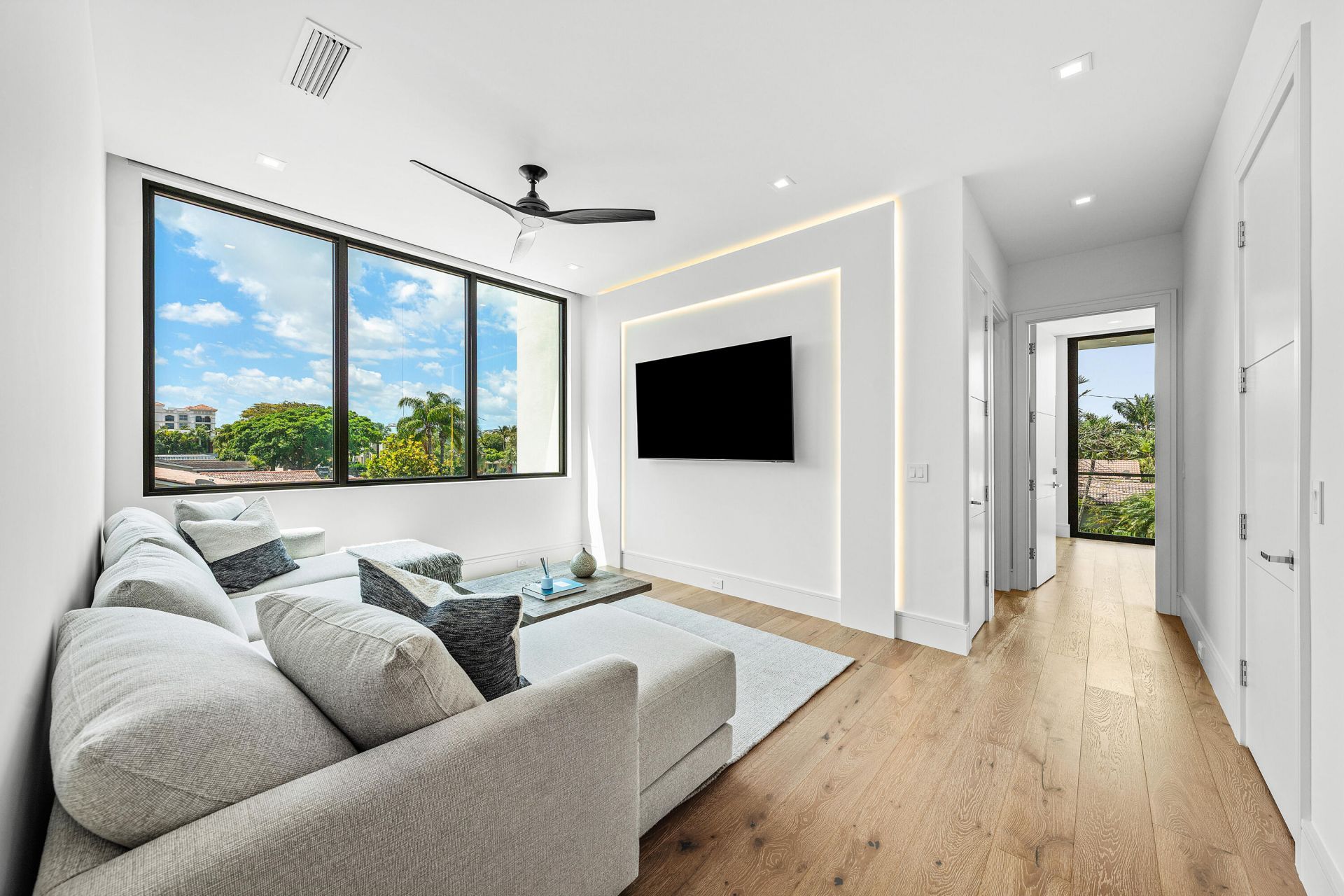 326 NE Wavecrest Way, Boca Raton, FL 33432 Photo