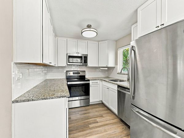 1720 NE 8th Avenue, Fort Lauderdale, FL 33305