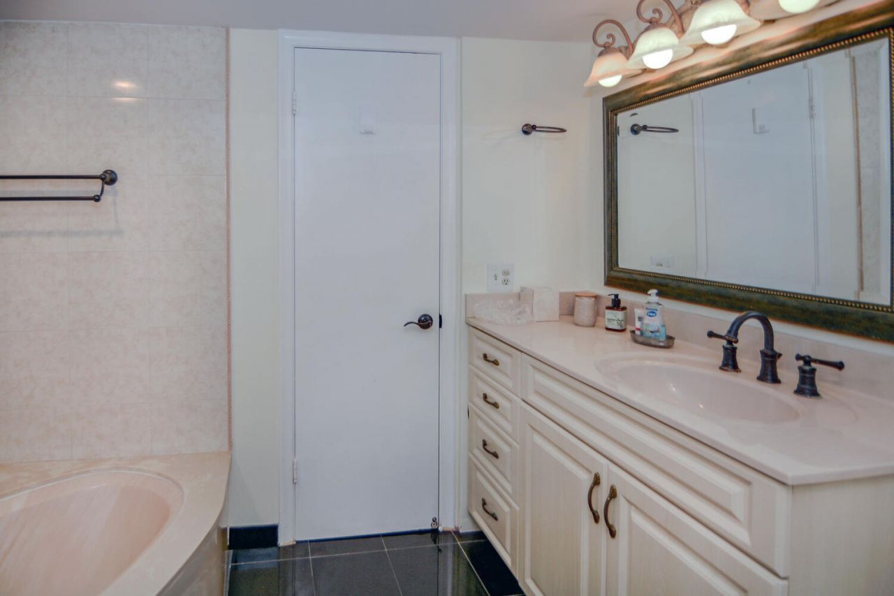4200 N Ocean Drive, Unit 2-605, Singer Island, FL 33404 Photo
