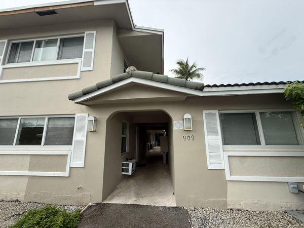 909 SE 14th Court, Unit 2, Fort Lauderdale, FL 33316