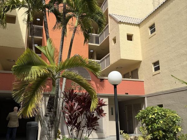 8343 LAKE Drive, Unit 207, Doral, FL 33166