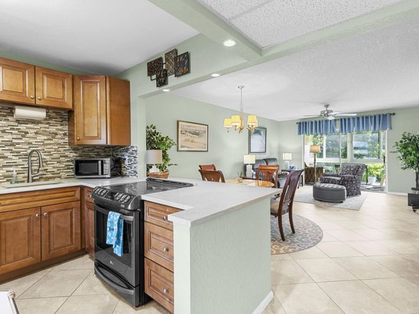 7797 GOLF CIR Drive, Unit 303, Margate, FL 33063