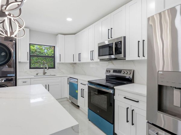 2975 NE 2ND Avenue, Boca Raton, FL 33431