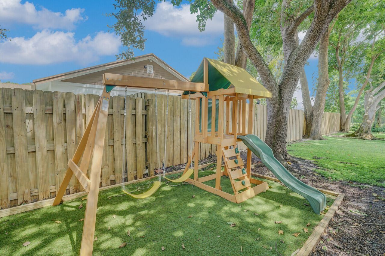 166 Old Country Road S, Wellington, FL 33414 Photo