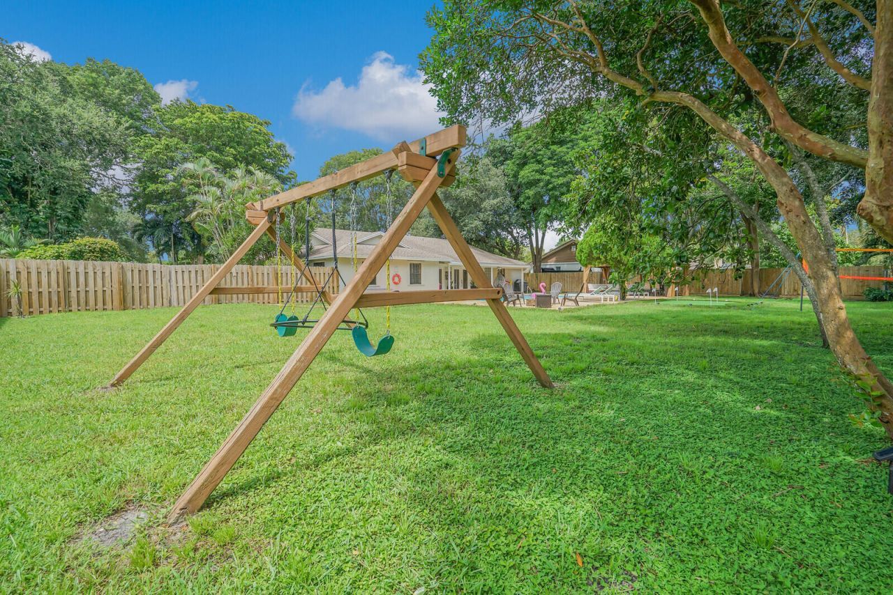 166 Old Country Road S, Wellington, FL 33414 Photo