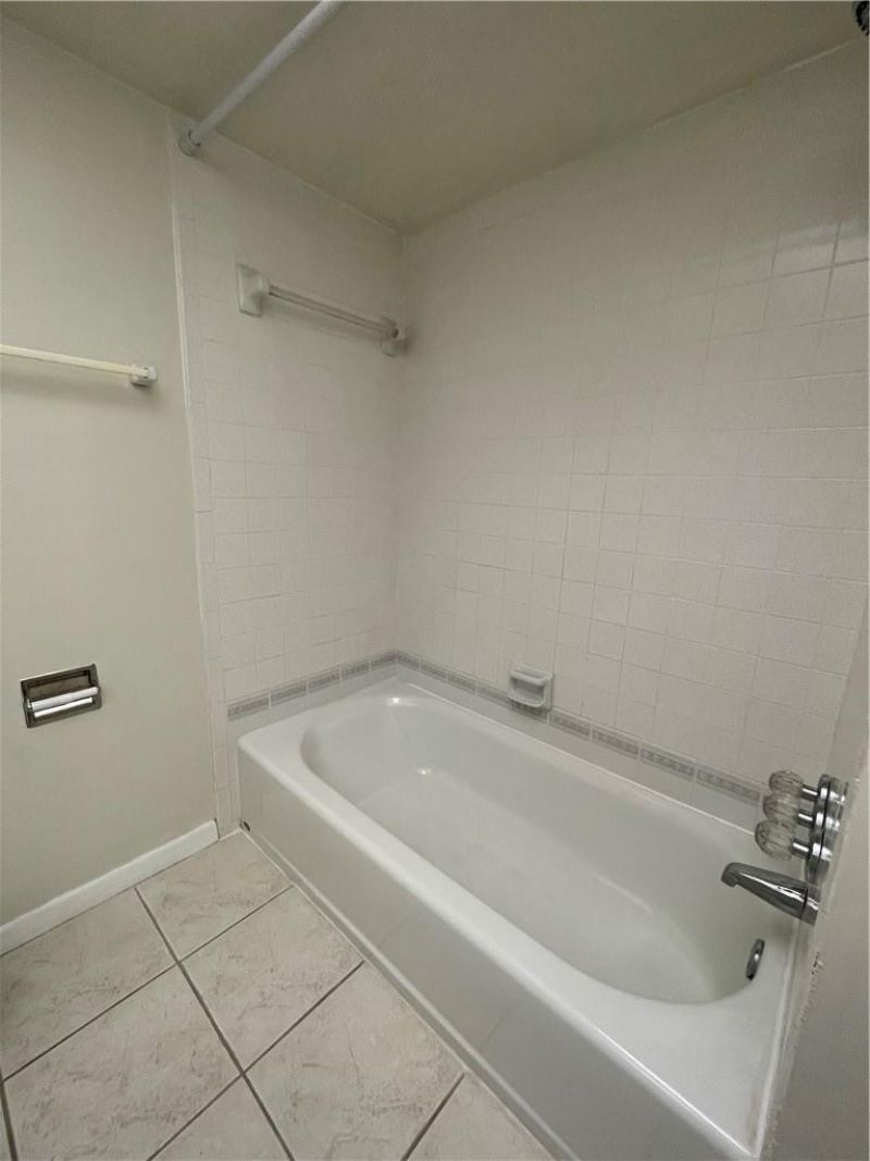 9233 SW 8th Street, Unit 220, Boca Raton, FL 33428 Photo