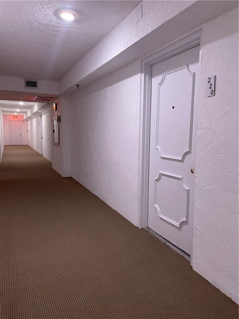 9233 SW 8th Street, Unit 220, Boca Raton, FL 33428 Photo