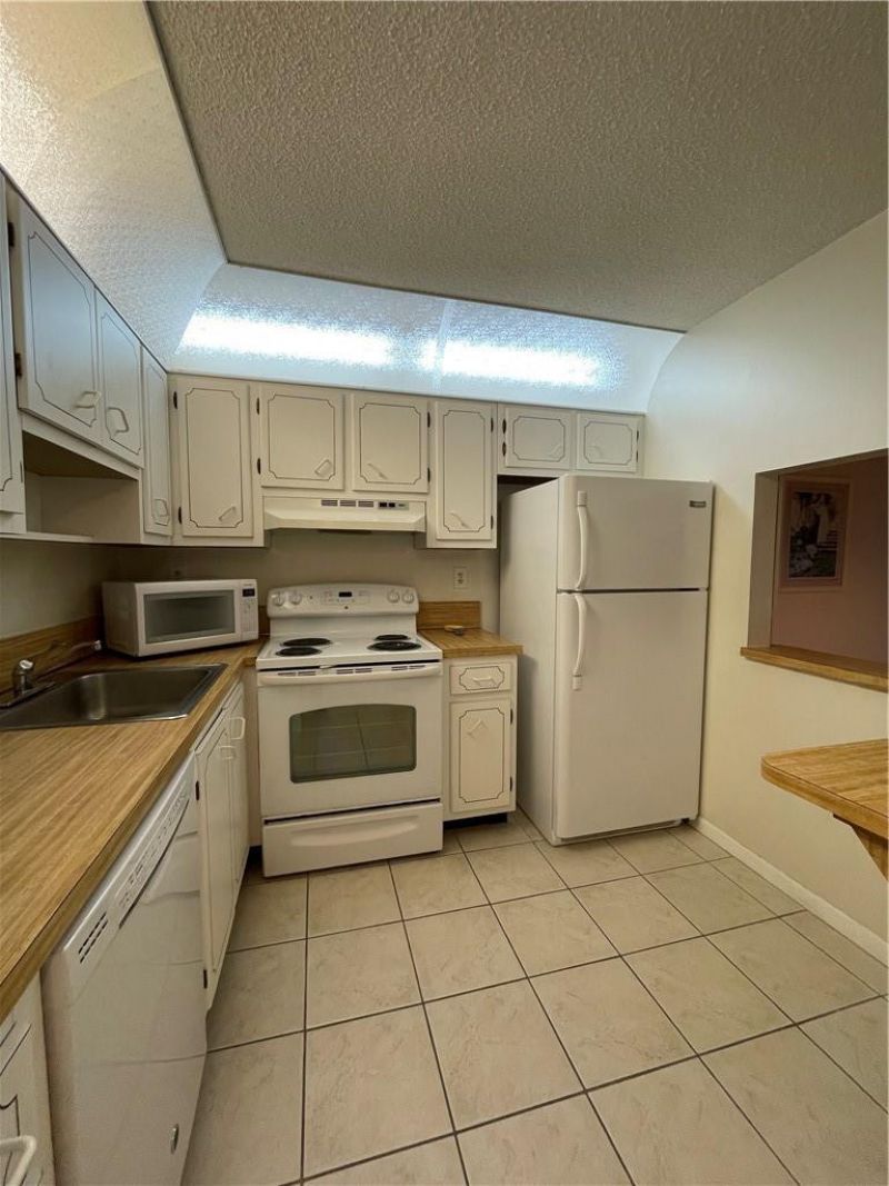 9233 SW 8th Street, Unit 220, Boca Raton, FL 33428 Photo