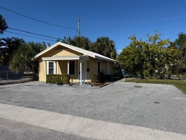 400 Metcalf Court, West Palm Beach, FL 33407