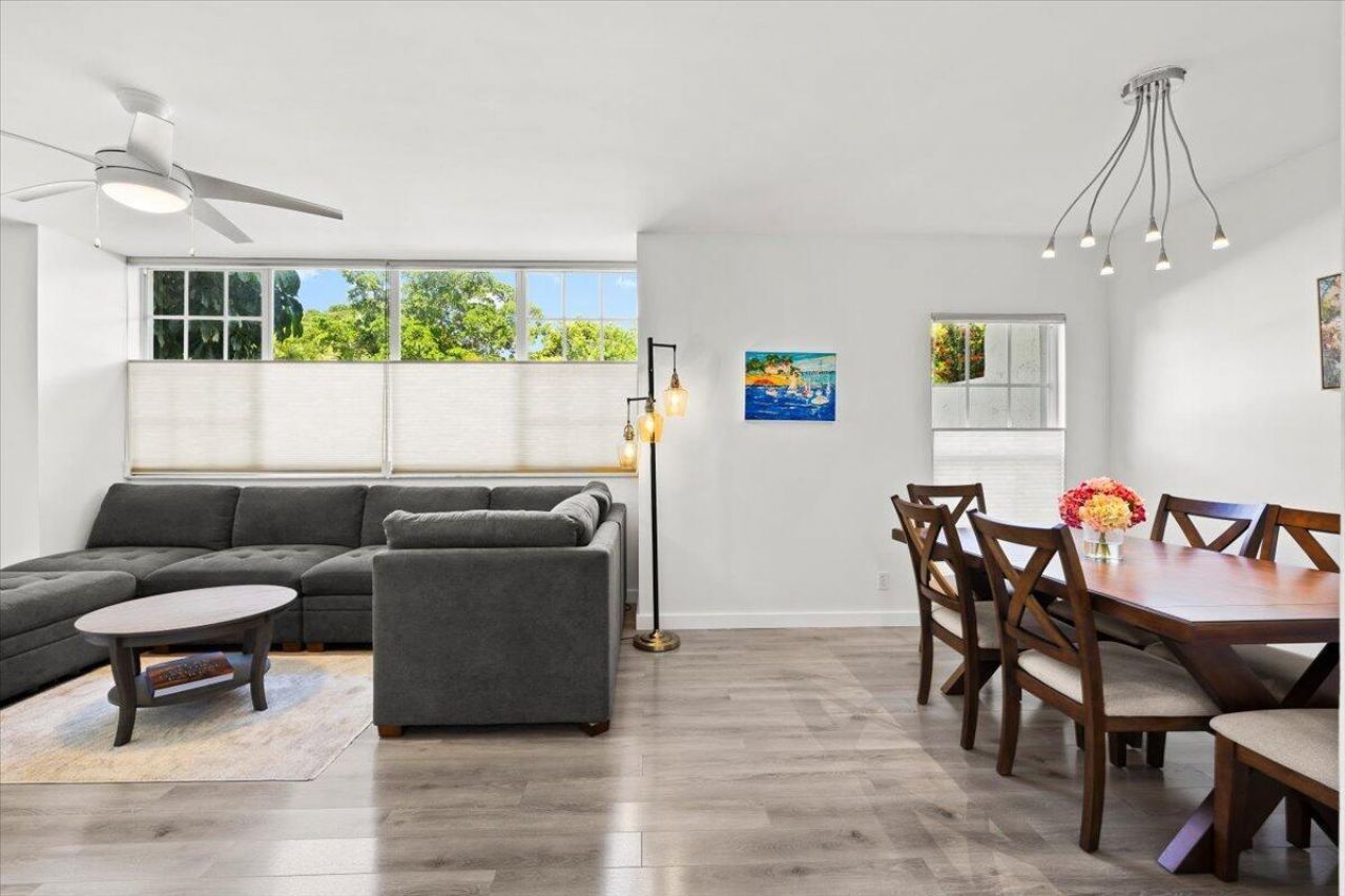 250 NE 20th Street, Boca Raton, FL 33431 Photo